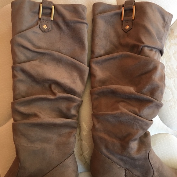 Wedge Boots - Picture 3 of 8